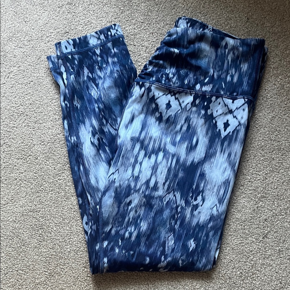 Victoria’s Secret Blue Tie-Dye Active Leggings